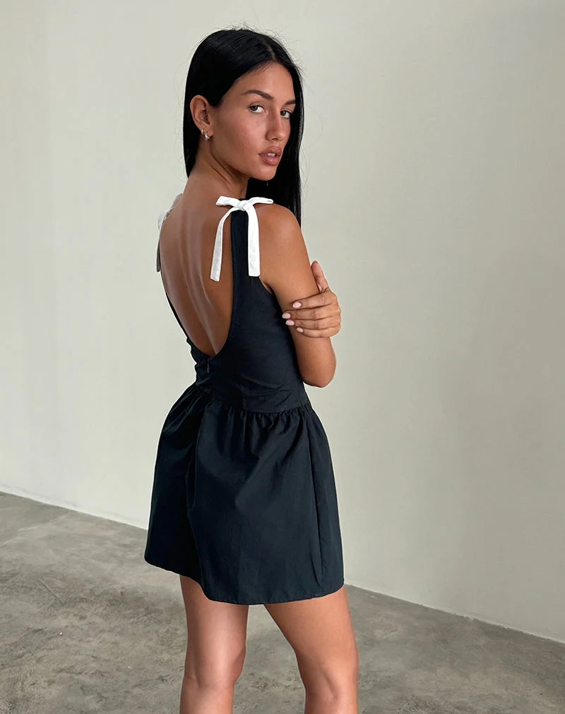 Taleshi Minikleid in Schwarz mit Steppschuhen mit weißen Schleifen