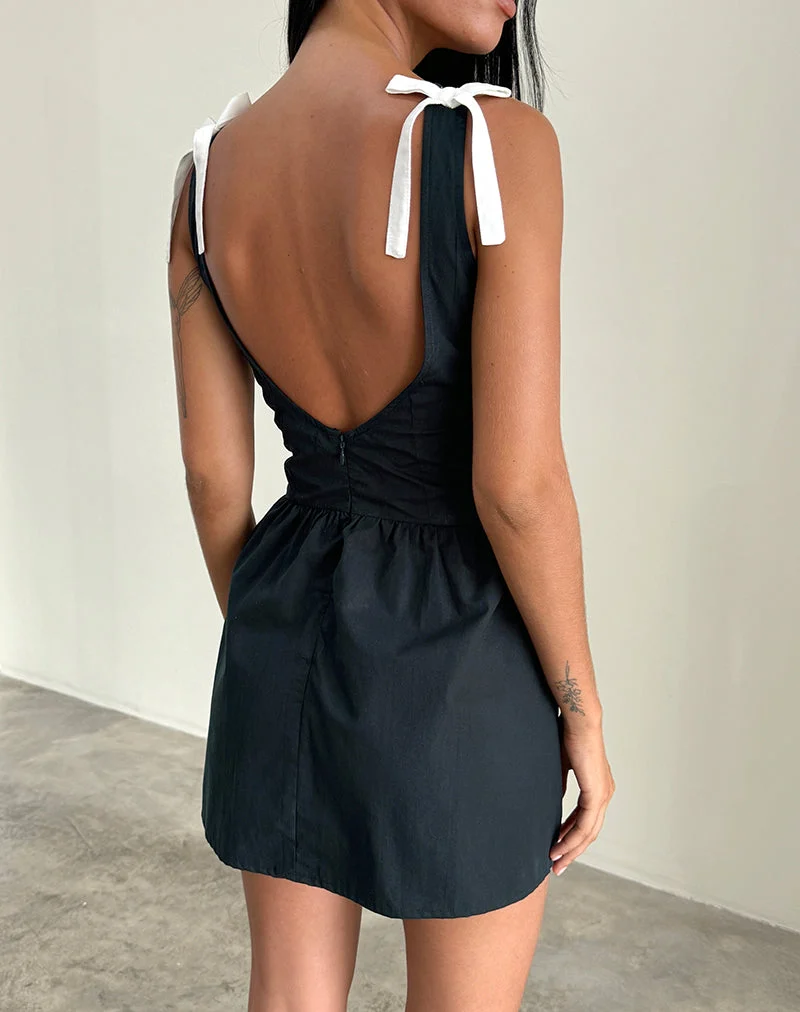 Taleshi Minikleid in Schwarz mit Steppschuhen mit weißen Schleifen