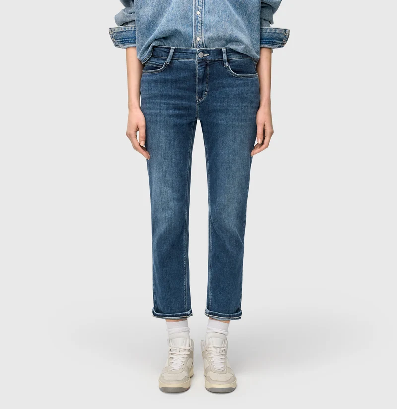 DREAM cropped auth.