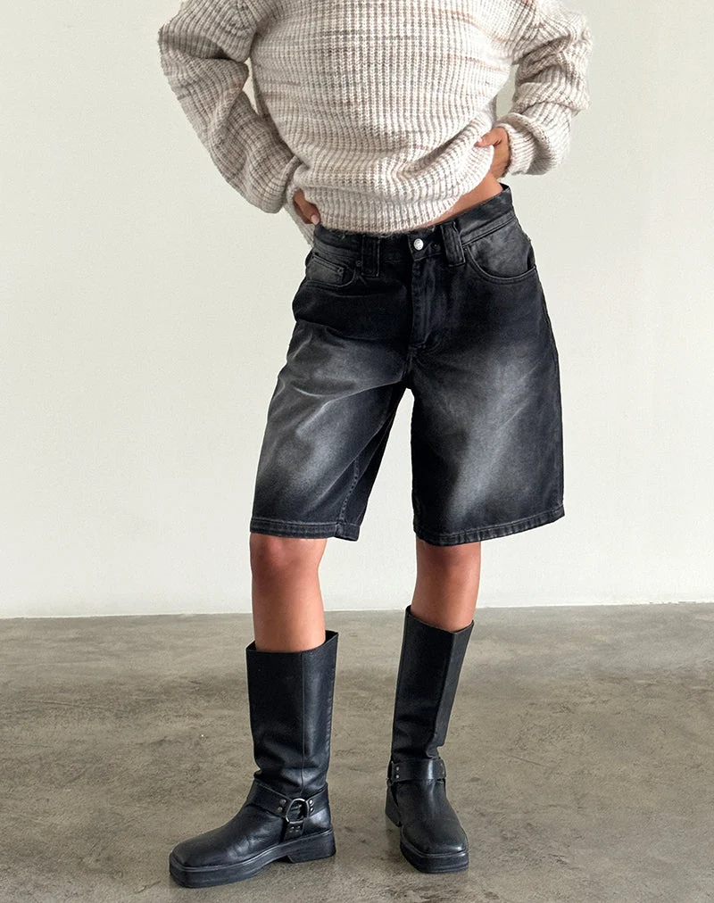 Skater-Shorts aus Denim mit niedriger Leibhöhe in „Extreme Black“