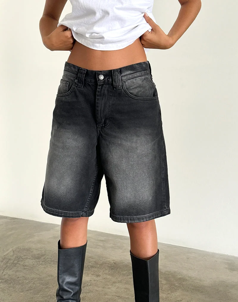 Skater-Shorts aus Denim mit niedriger Leibhöhe in „Extreme Black“
