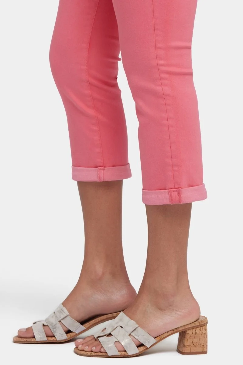 Chloe Skinny Capri Jeans In Cool Embrace® Denim Mit Rollmanschetten | Spiced Coral