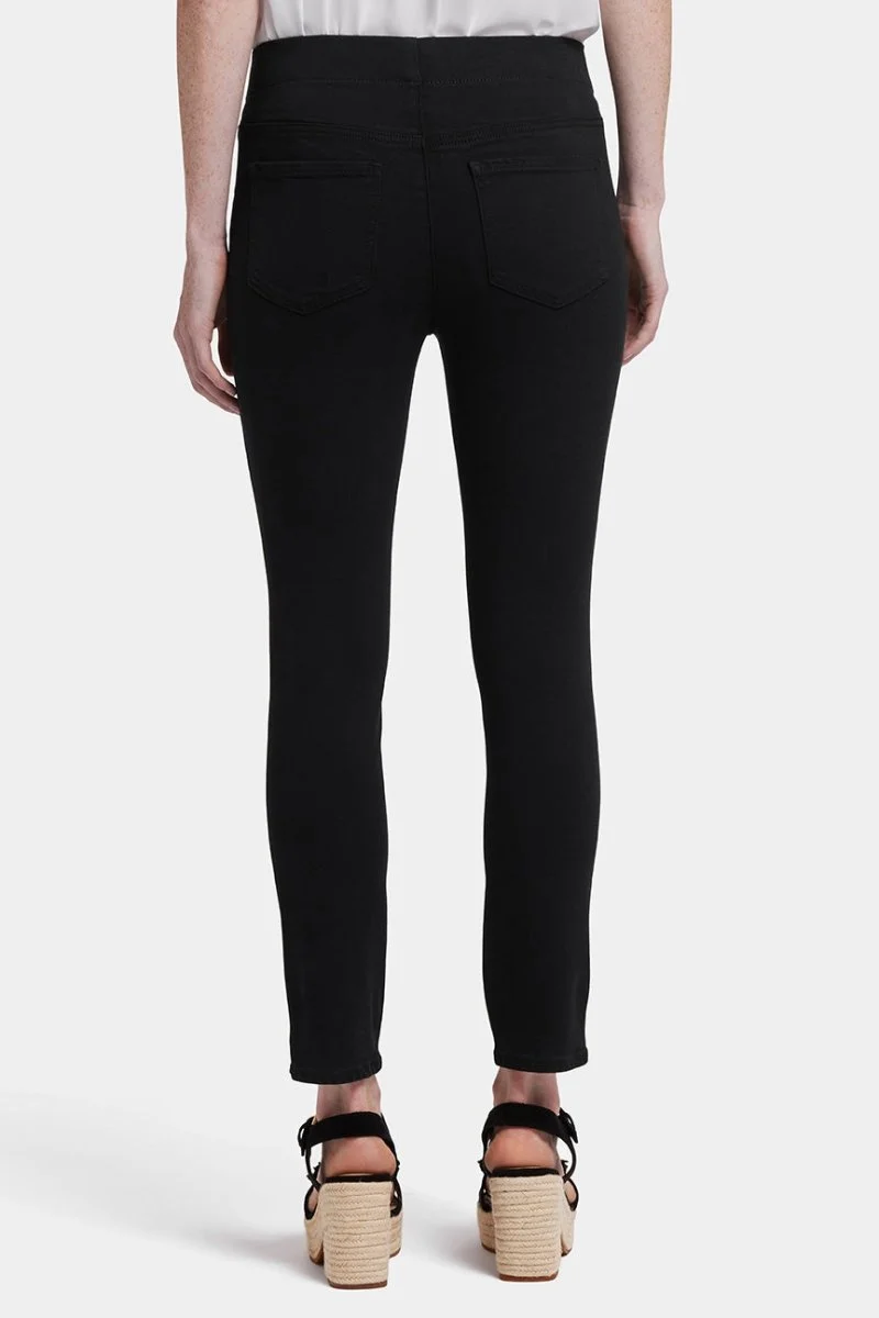 Ami Skinny Ankle Pull-On Jeans in Soft-Contour Denim™ mit Seitenschlitzen | Overdye Black