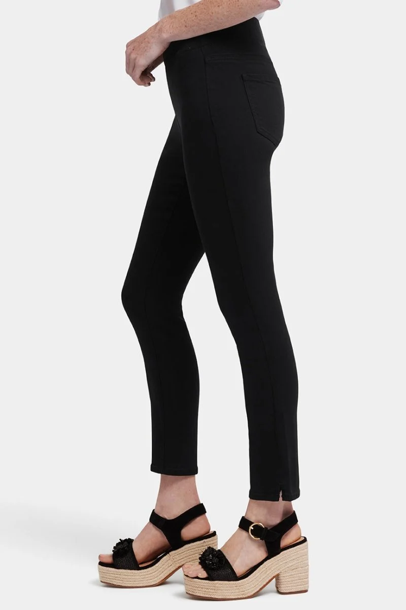 Ami Skinny Ankle Pull-On Jeans in Soft-Contour Denim™ mit Seitenschlitzen | Overdye Black