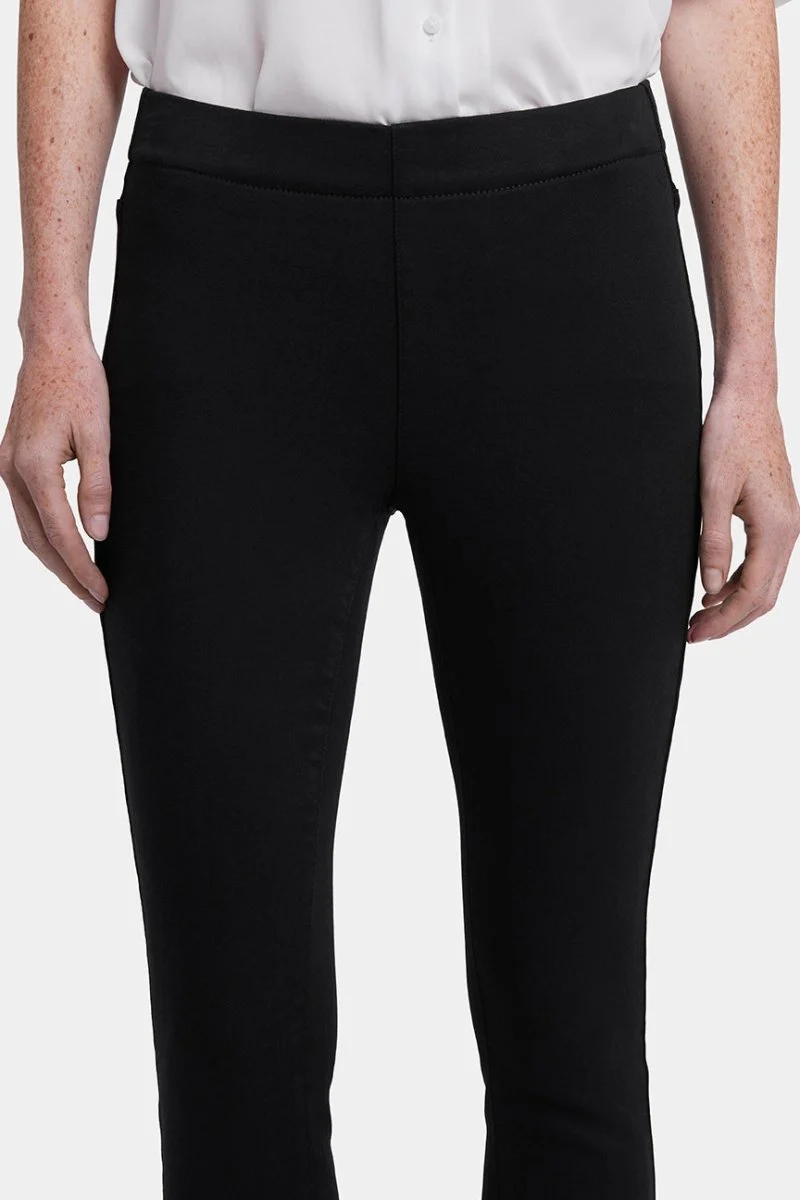 Ami Skinny Ankle Pull-On Jeans in Soft-Contour Denim™ mit Seitenschlitzen | Overdye Black