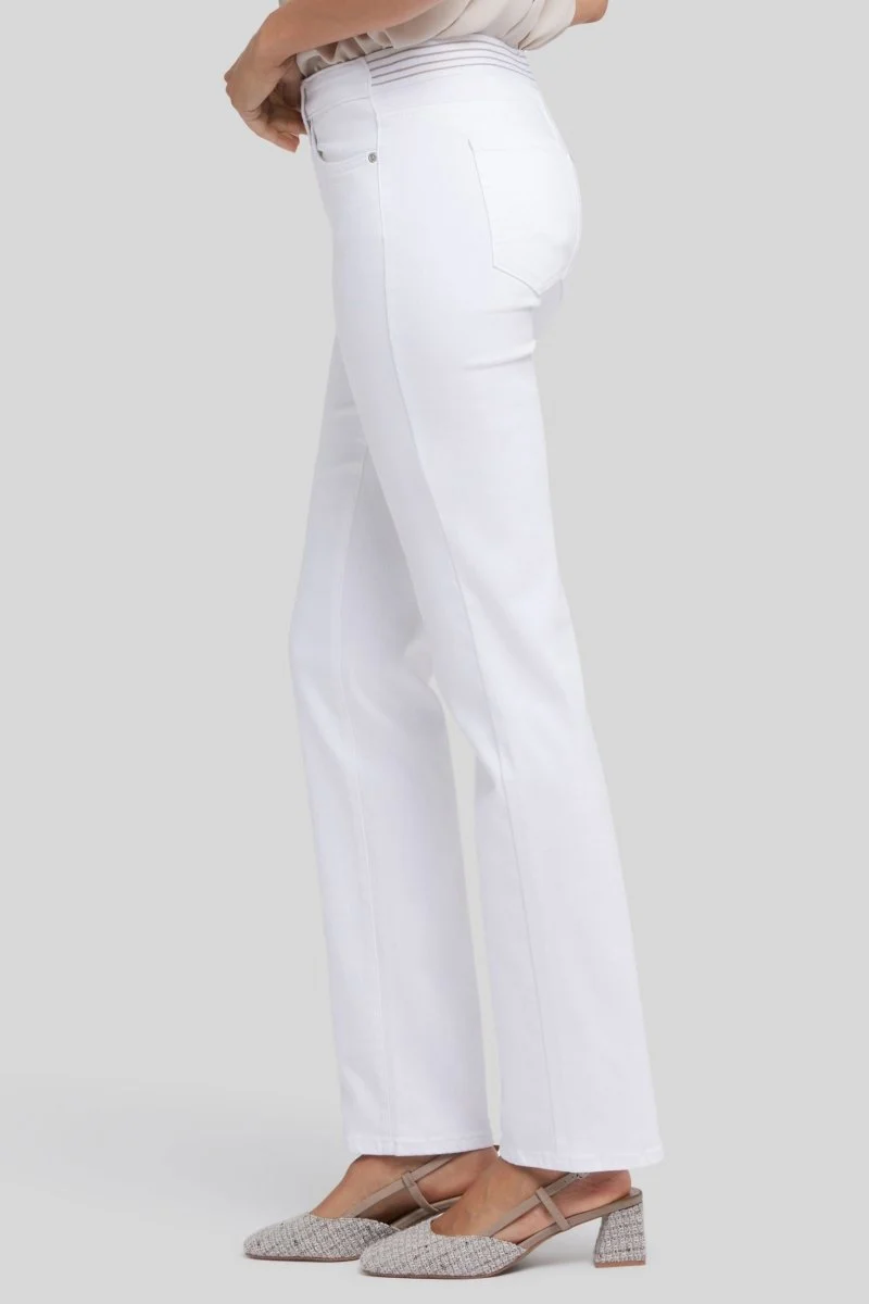 No Gapper™ Marilyn Straight Jeans in kurzegröße in Sure Stretch® Denim | Optic White