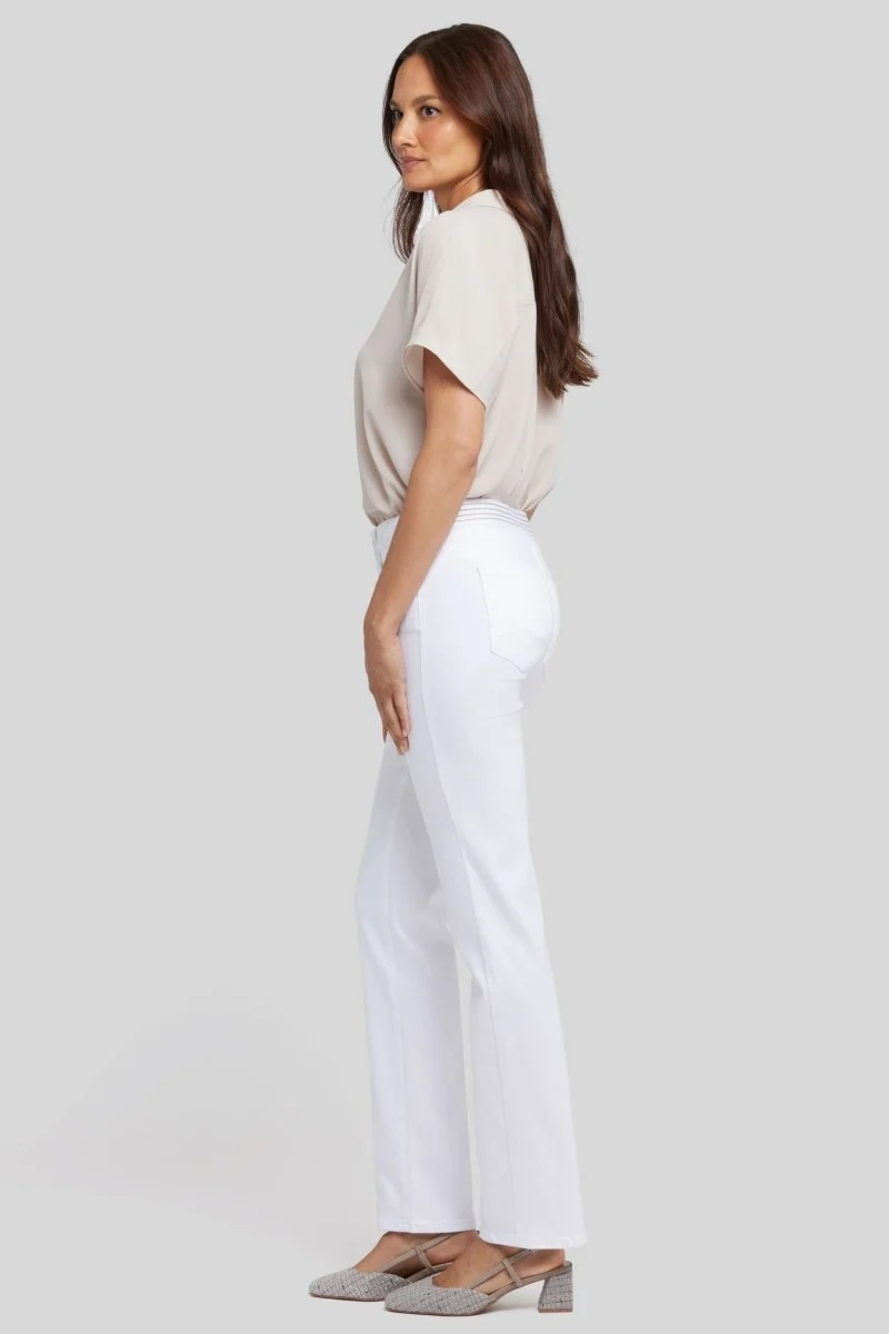 No Gapper™ Marilyn Straight Jeans in kurzegröße in Sure Stretch® Denim | Optic White