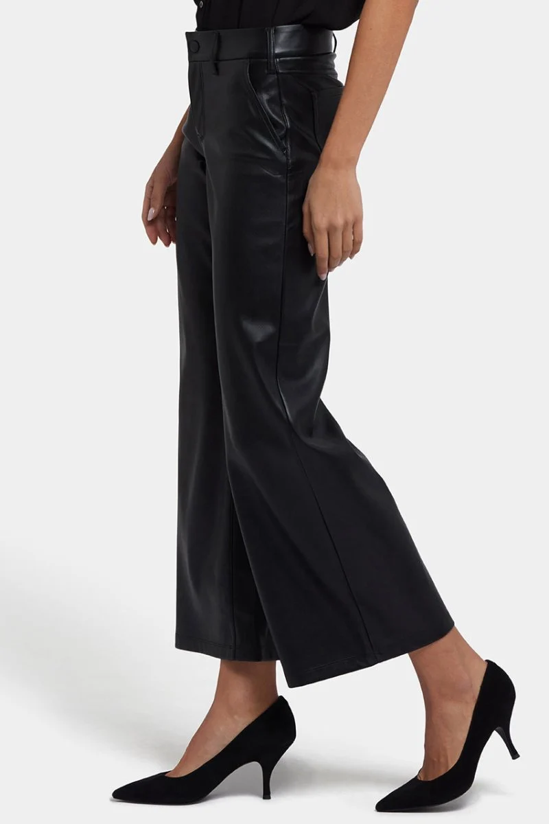 Vegan Stretch Sculpt-Her™ Leder Wide Leg Hose | Black