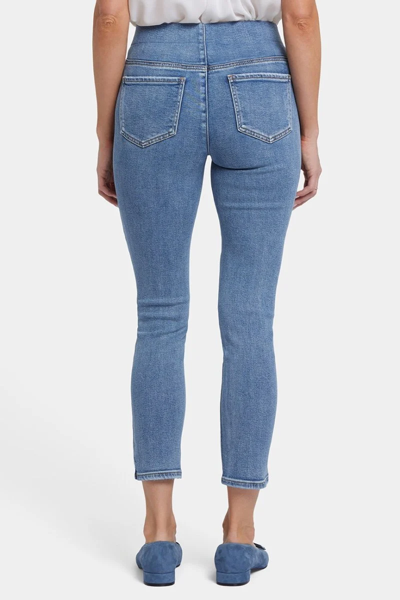 Ami Skinny Ankle Pull-On Jeans in Soft-Contour Denim™ mit Seitenschlitzen | Minorca Isle