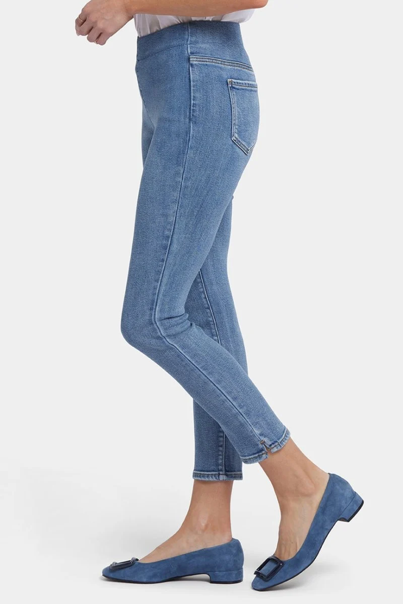 Ami Skinny Ankle Pull-On Jeans in Soft-Contour Denim™ mit Seitenschlitzen | Minorca Isle