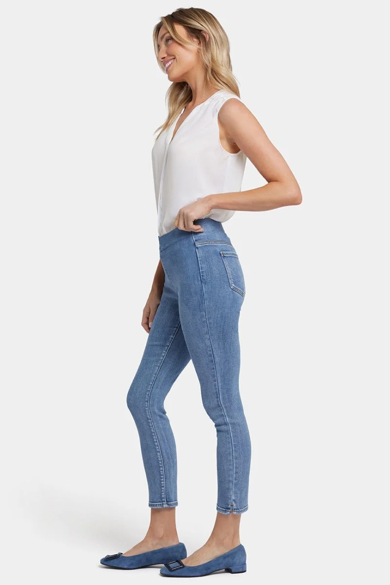Ami Skinny Ankle Pull-On Jeans in Soft-Contour Denim™ mit Seitenschlitzen | Minorca Isle