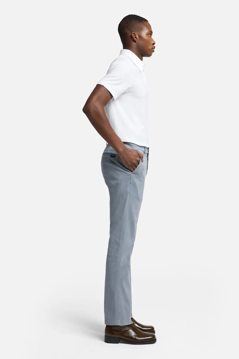 Luxe Performance Slimmy Chino in Sleepy Blue