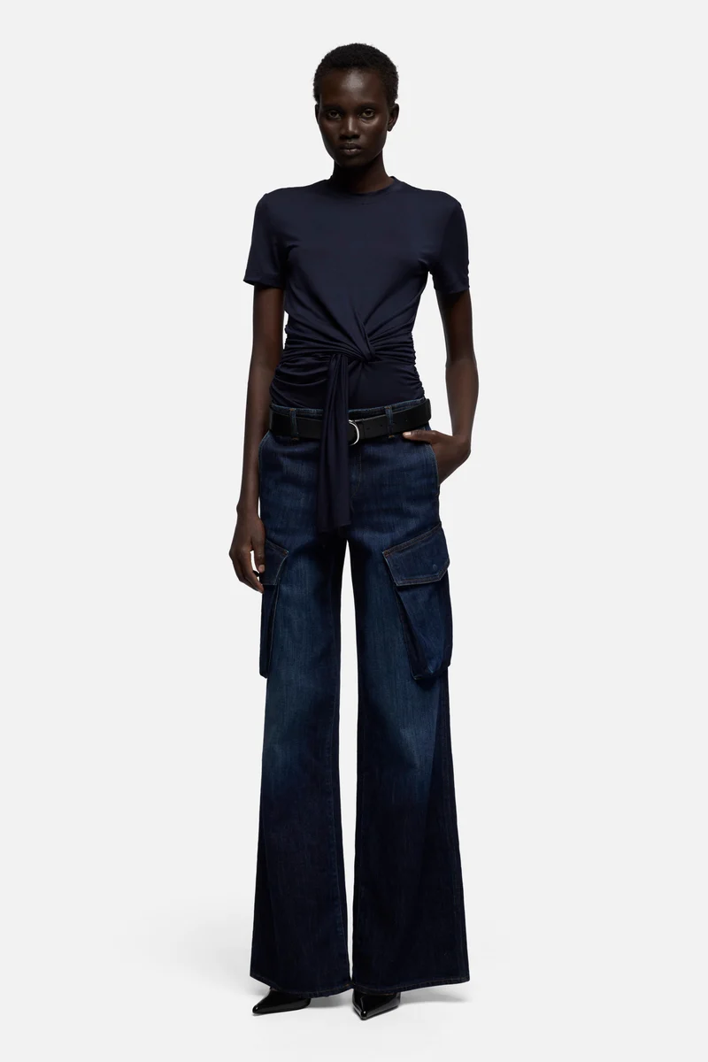 FITTED TWIST TEE in Lyocell Navy