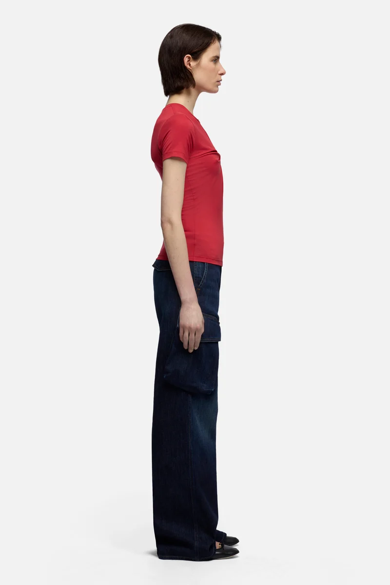 TWISTED TEE in Lyocell Firey Red