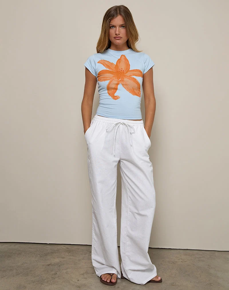 Tiona Tee in Blau mit Orange gemalter Blume