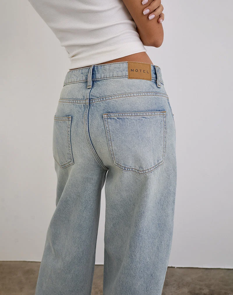 Niedrig geschnittene, geräumige Jeans in Breeze Blue Wash