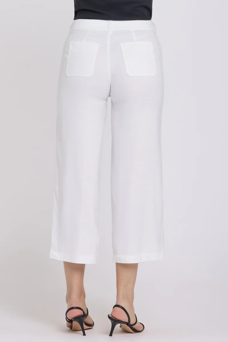 Wide Leg Cargo Capri Hosen aus Stretchleinen | Optic White
