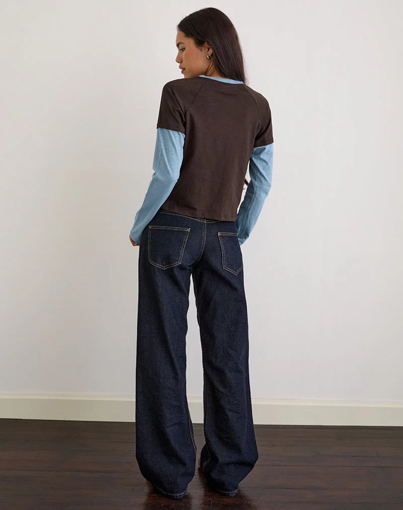 Enid Layered T-Shirt in Schokoladenbraun und Hellblau