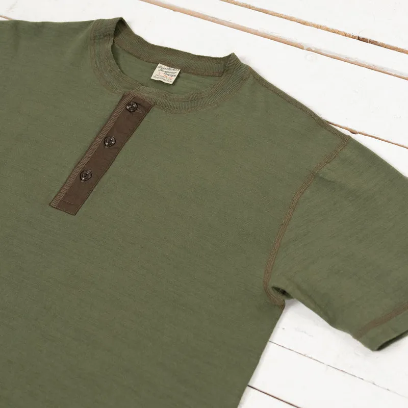 Slub Yarn Henley Neck T-Shirt Oliv
