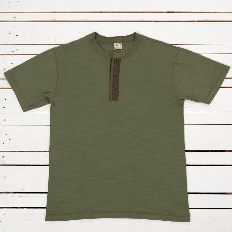 Slub Yarn Henley Neck T-Shirt Oliv