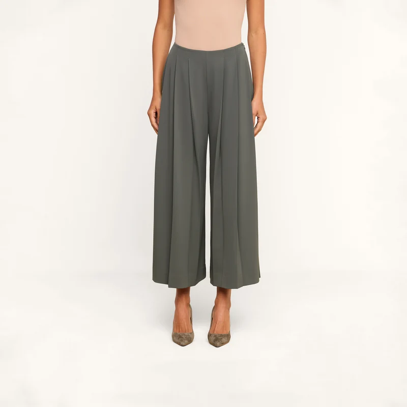 Novalynn Cropped Pleated Pant