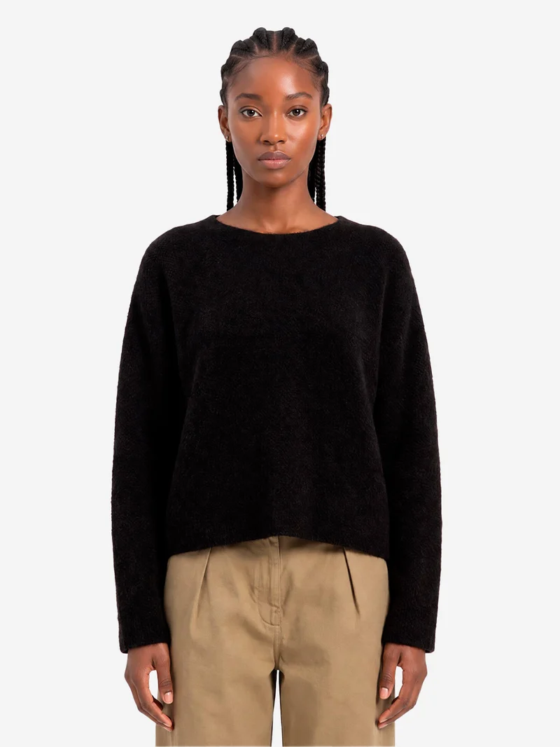 Maglione nero in misto lana con collo rotondo