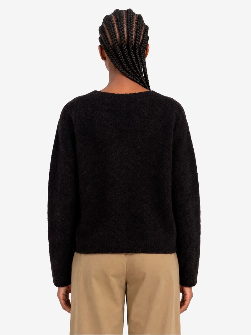 Maglione nero in misto lana con collo rotondo