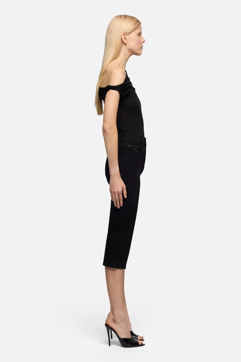 CAPRI in Slim Illusion Soho Night