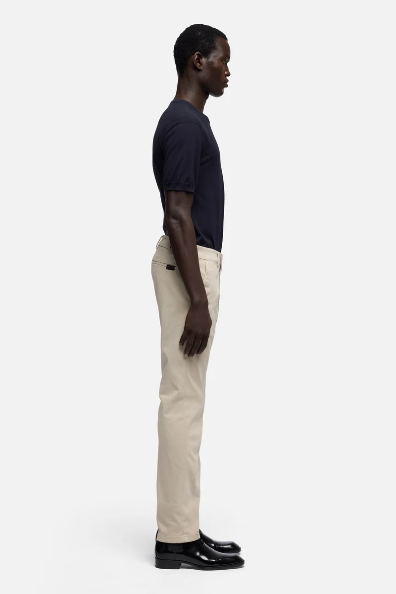 SLIMMY CHINO in Luxe Performance Sateen Oat