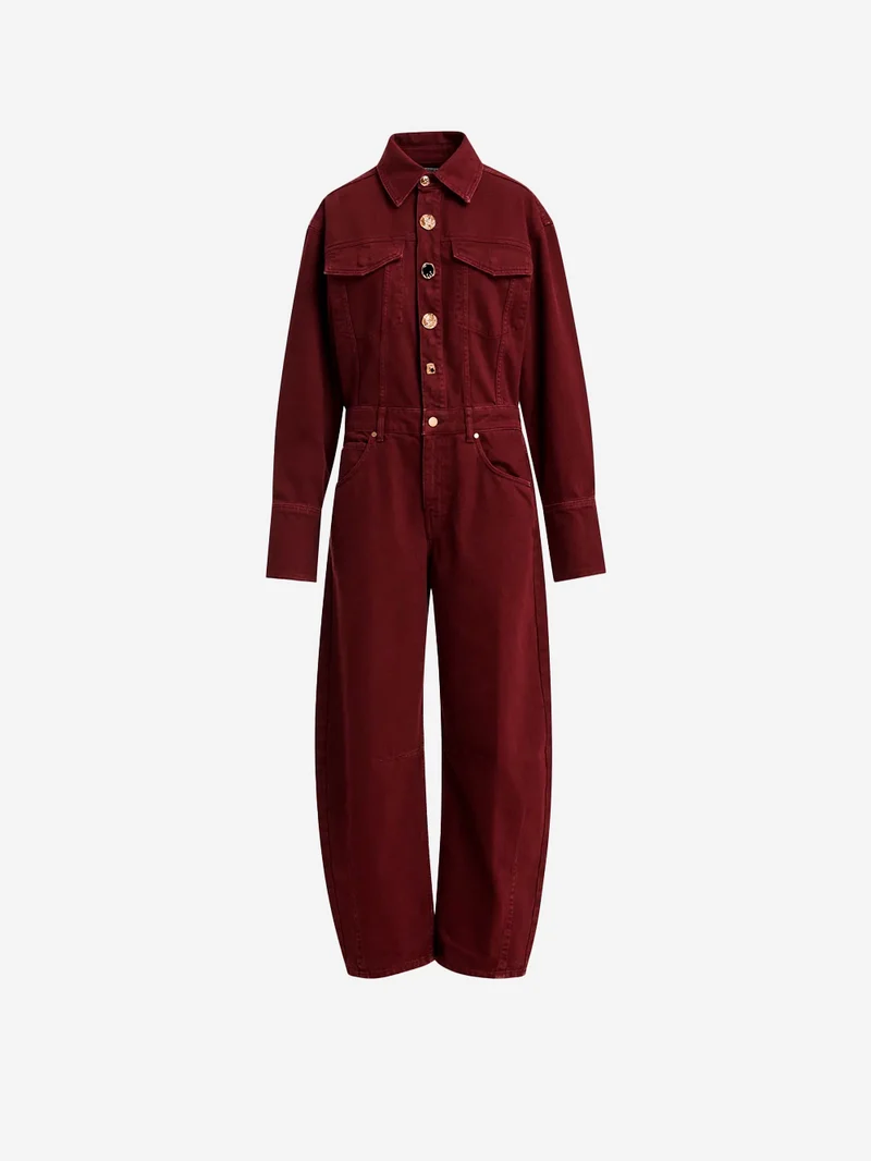 Tuta in denim bordeaux con gamba barrel e bottoni gioiello