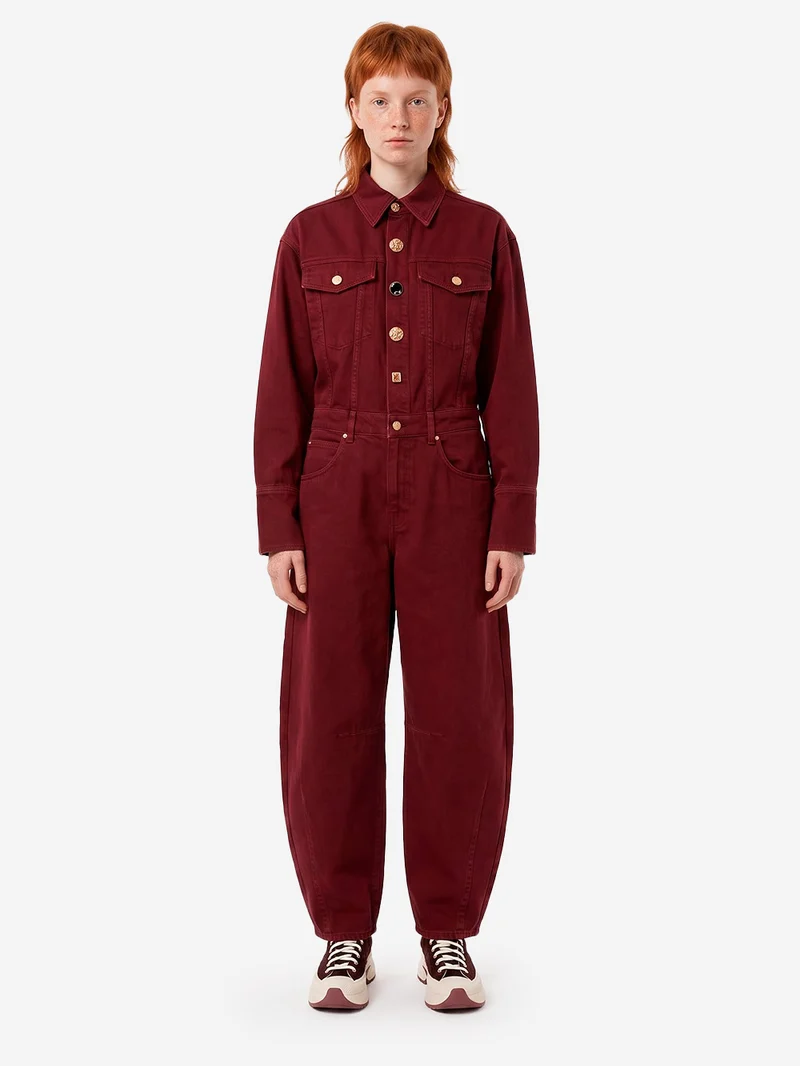 Tuta in denim bordeaux con gamba barrel e bottoni gioiello