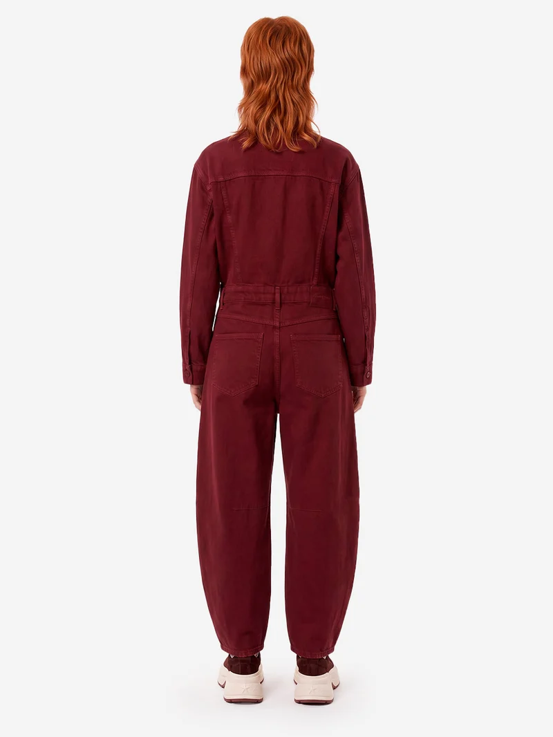 Tuta in denim bordeaux con gamba barrel e bottoni gioiello