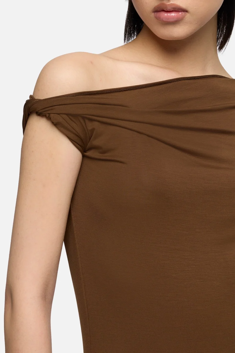 TWISTED SHOULDER TEE in Lyocell Toffee