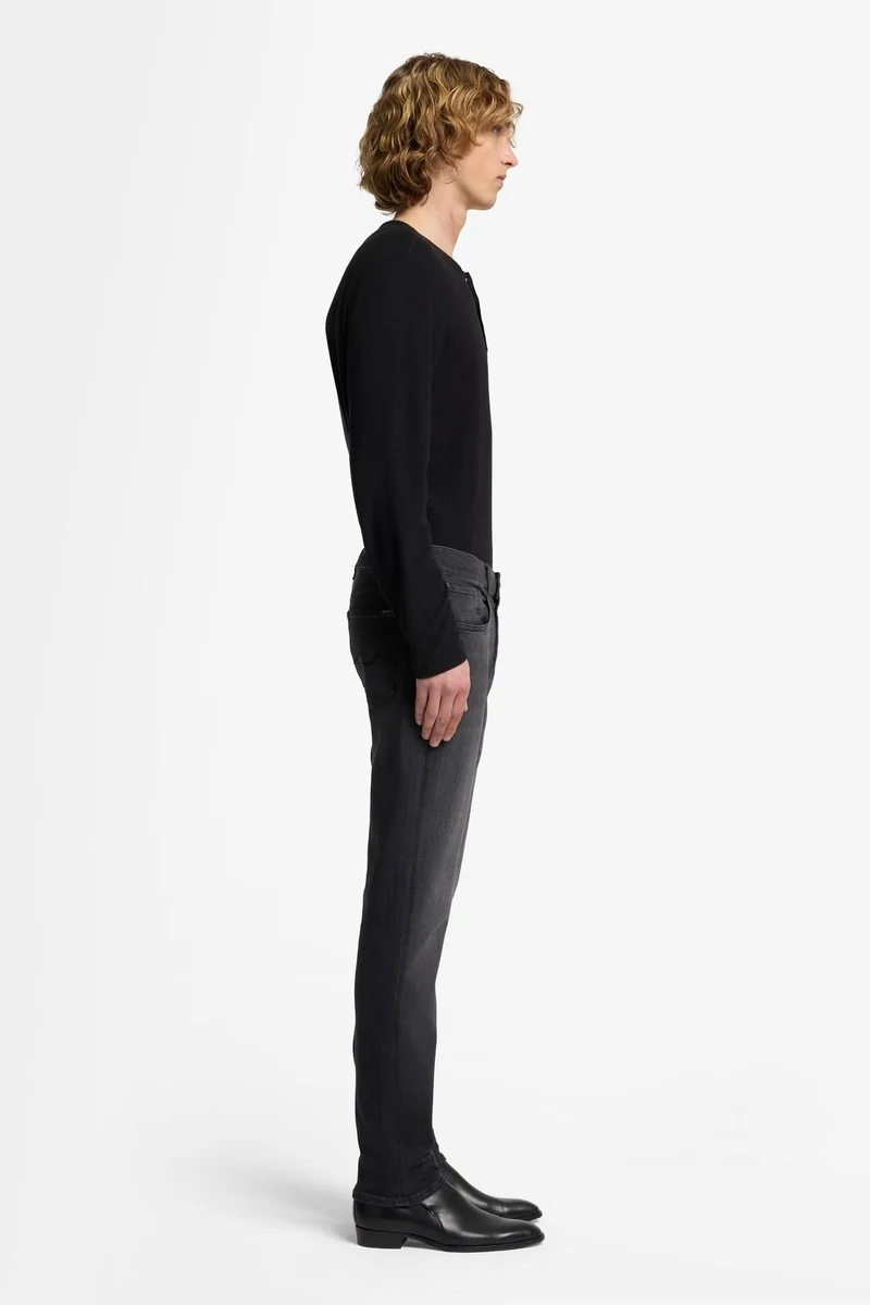 SLIMMY TAPERED in Luxe Performance Washed Black