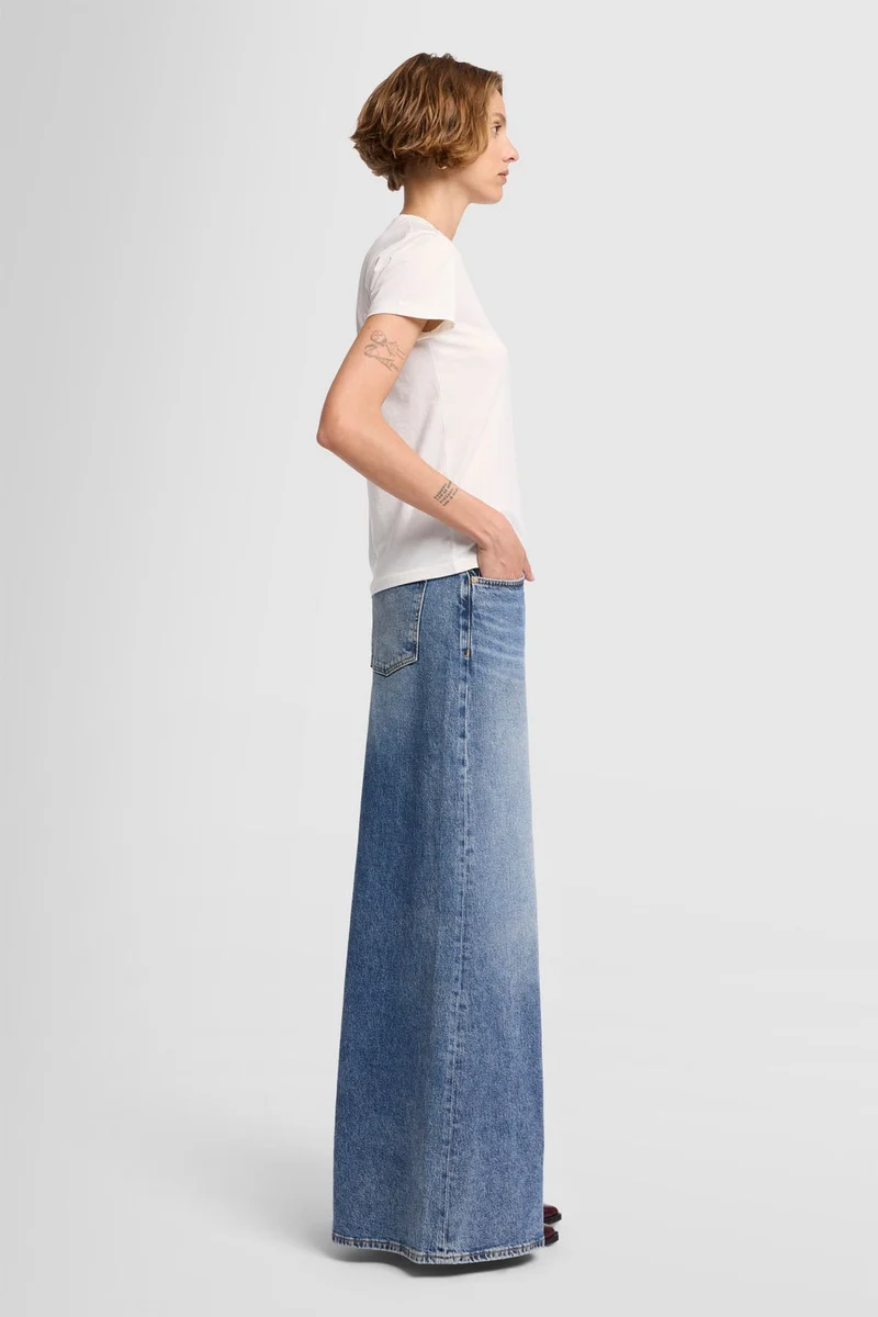 SHORT SLEEVE BASIC TEE in Cotton Blend White