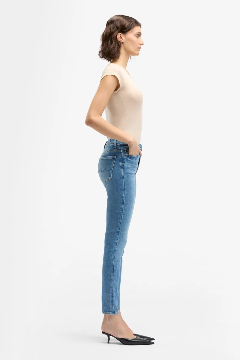 THE SKINNY in Slim Illusion Within