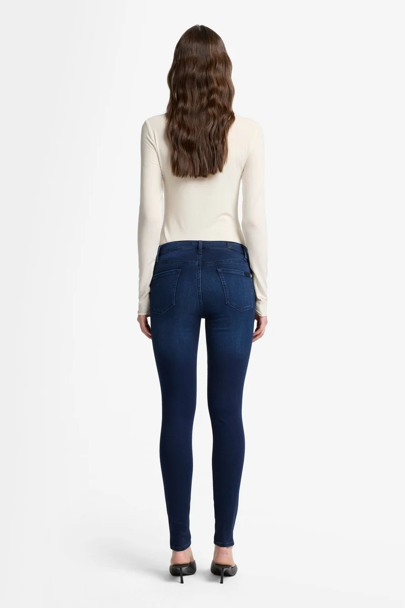 THE SKINNY in Slim Illusion Rich Indigo