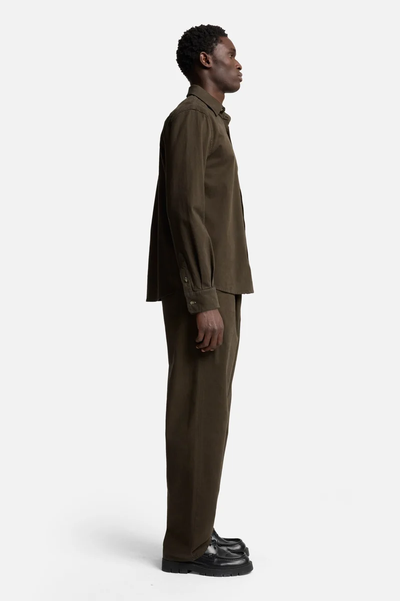 Comfort Twill Button Up Shirt In Dark Olive