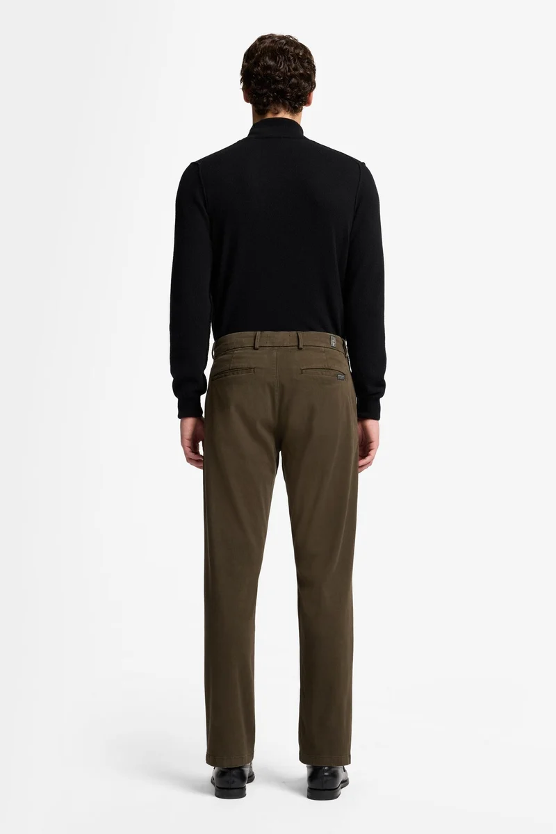 STRAIGHT CHINO in Luxe Performance Sateen Dark Olive