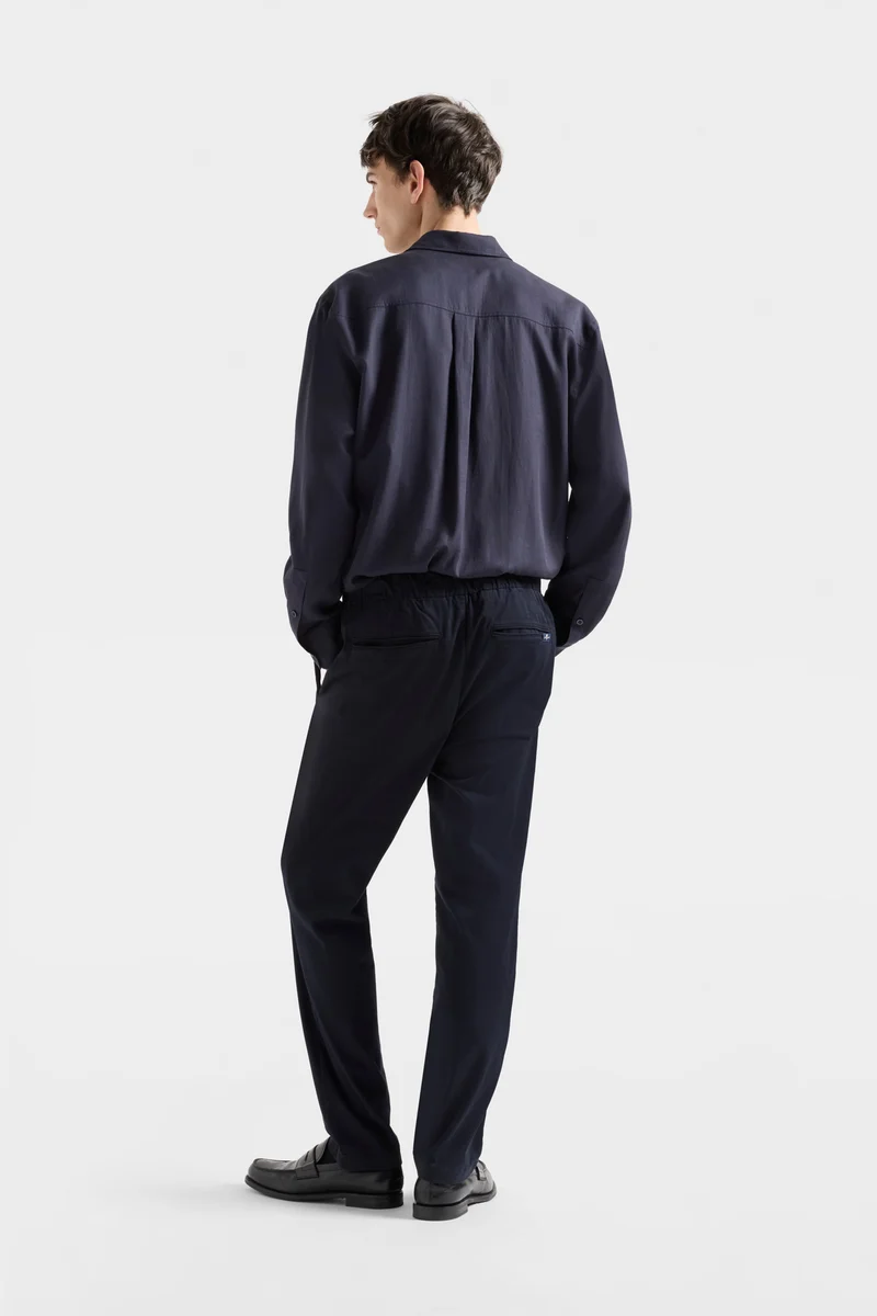 STRAIGHT CHINO in Luxe Performance Sateen Navy