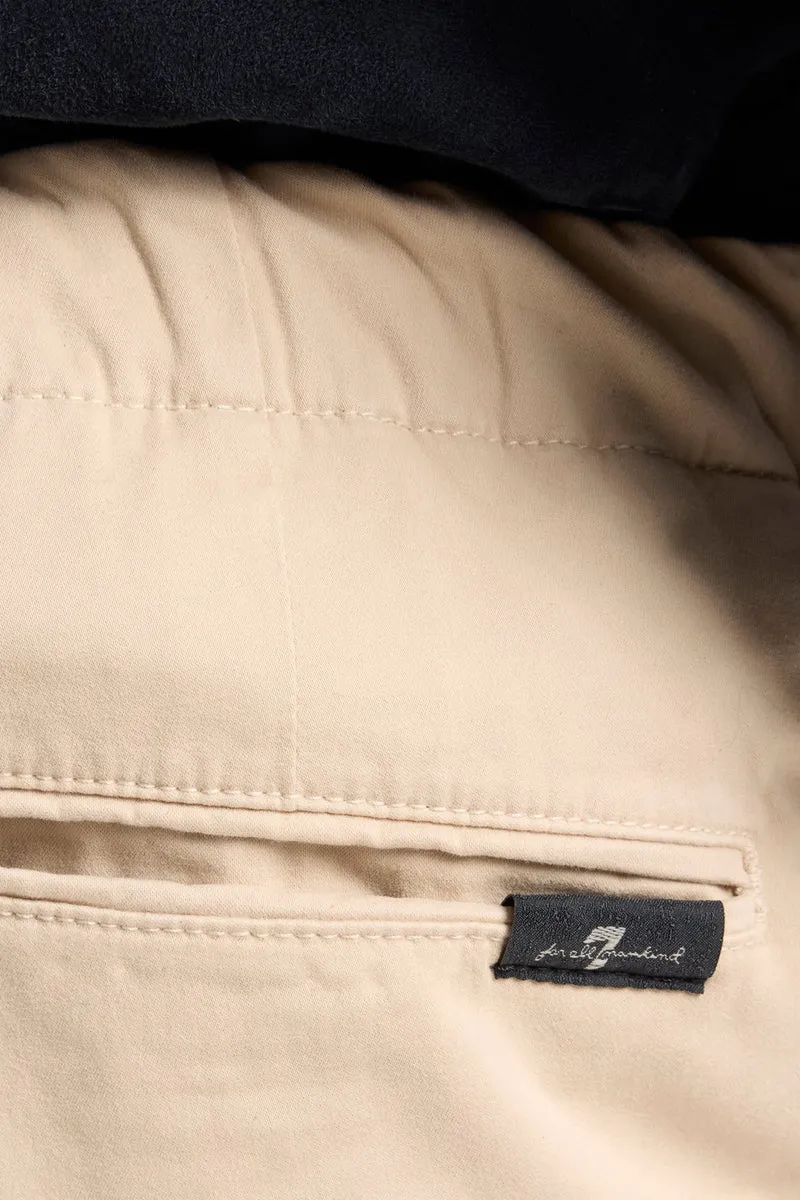 STRAIGHT CHINO in Luxe Performance Sateen Sandcastle