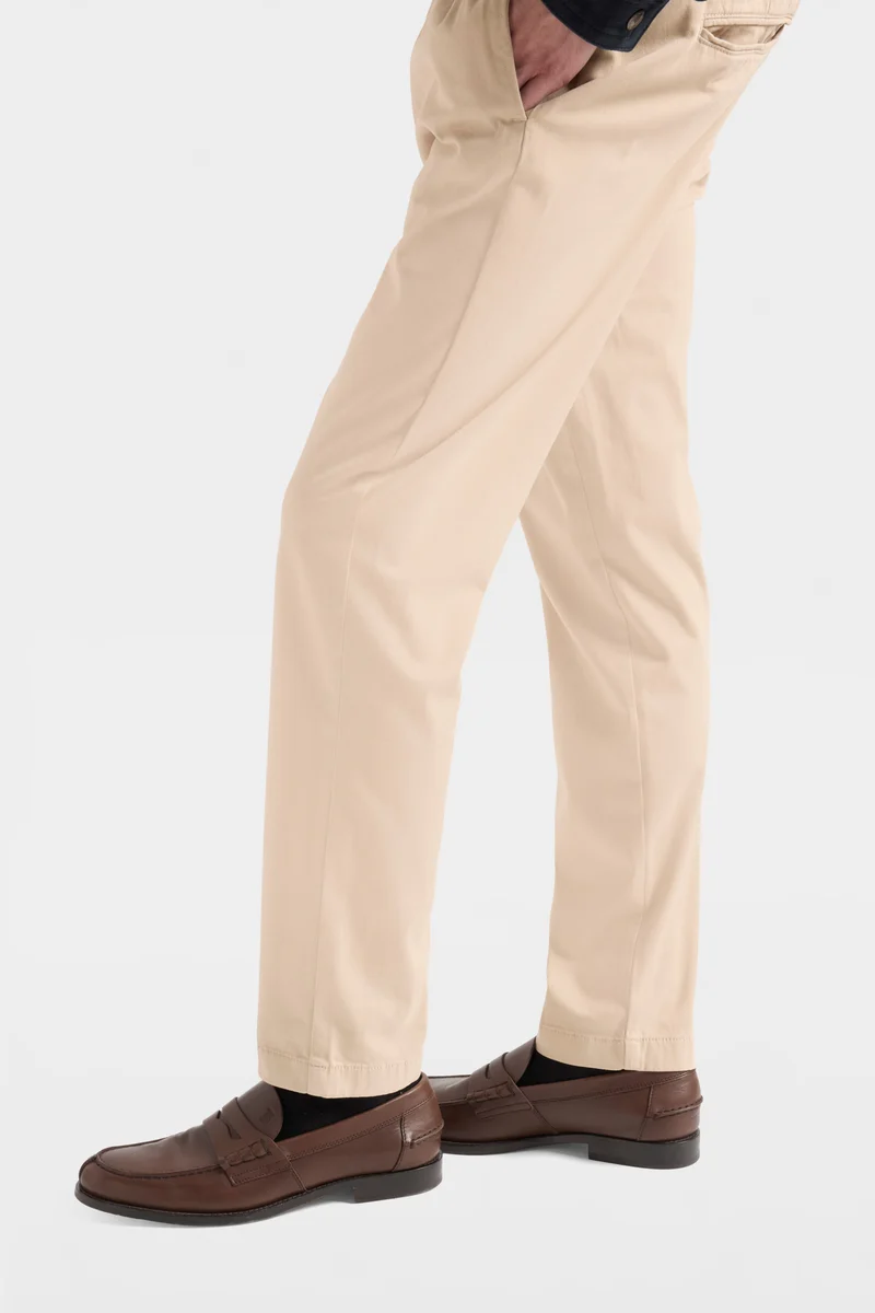 STRAIGHT CHINO in Luxe Performance Sateen Sandcastle