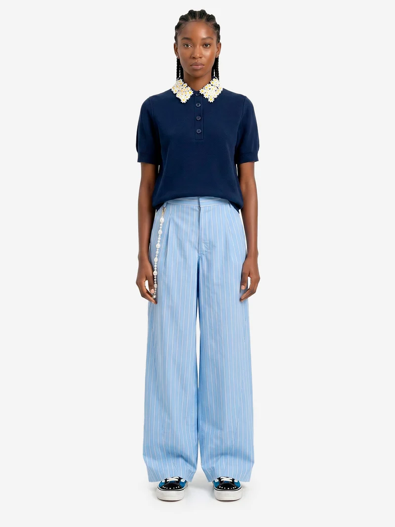 Pantaloni in cotone azzurro e bianco con gamba affusolata e cintura di perle staccabile