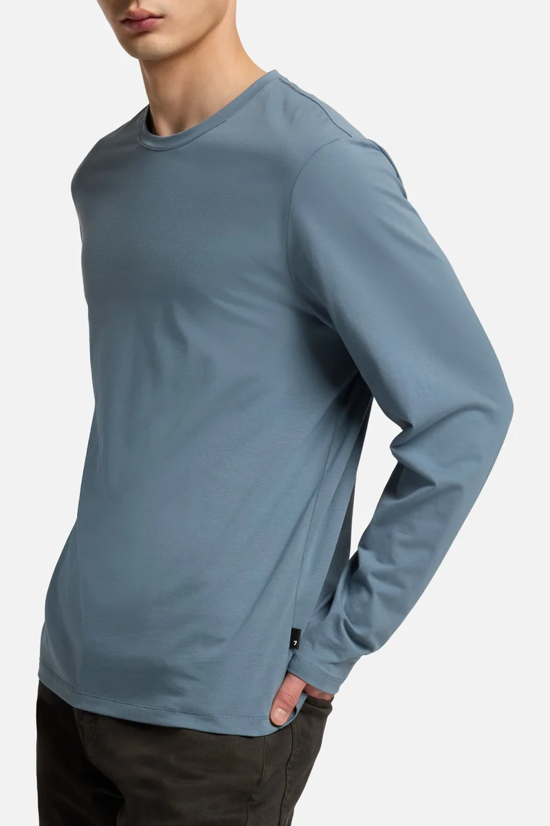 Luxe Performance Long Sleeve Tee in Titan