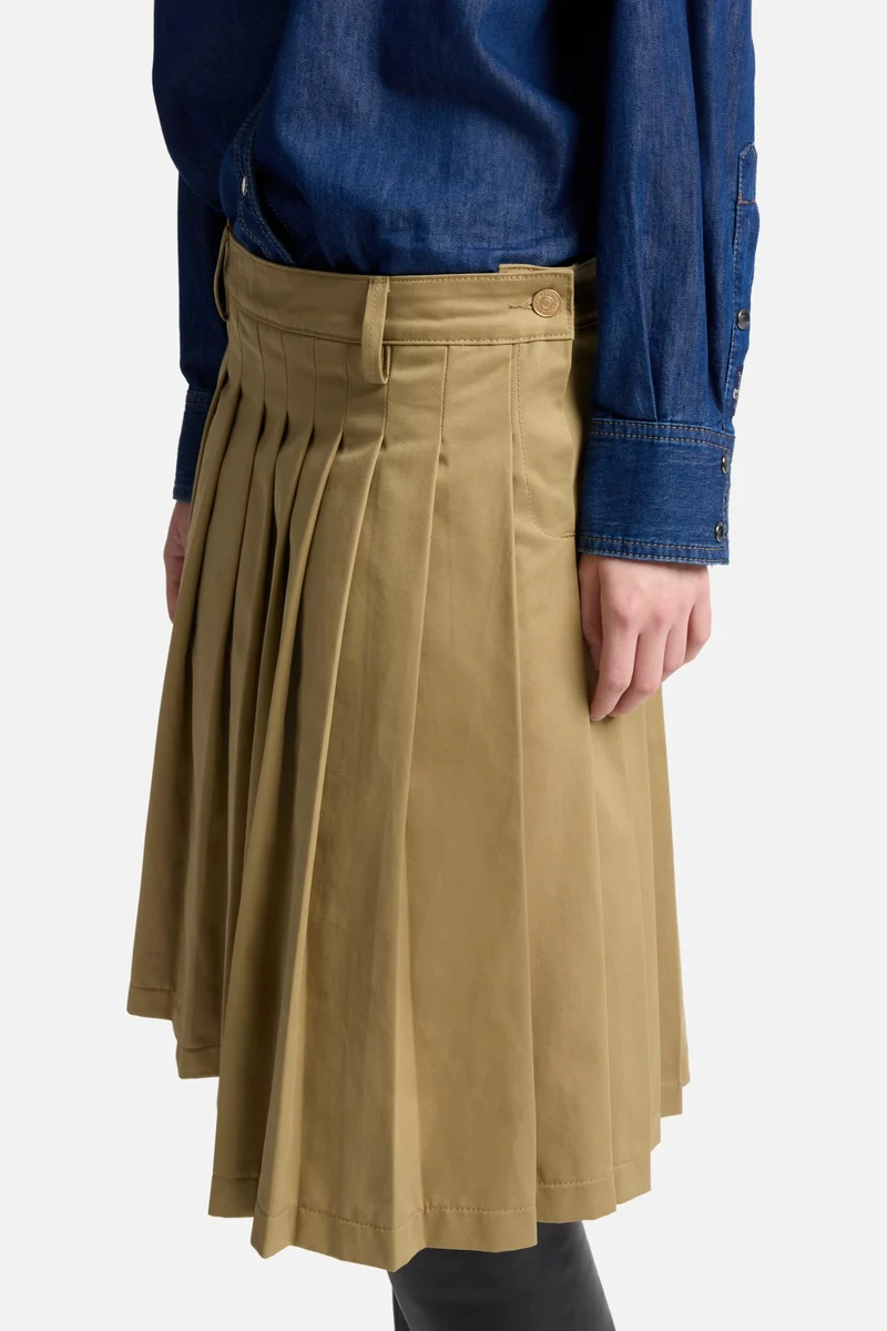 Comfort Twill Pleated Midi Skirt in Sand Storm