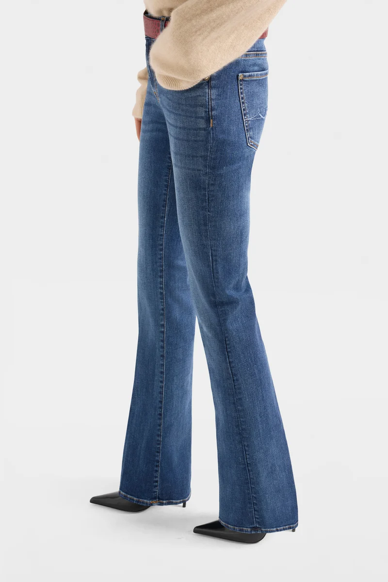 Slim Illusion Bootcut in Soho Light