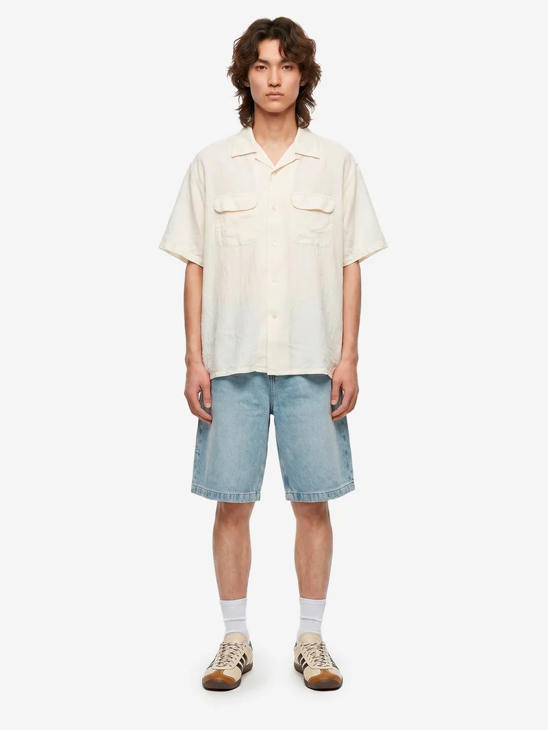 Camicia bianca a manica corta con colletto aperto in lino