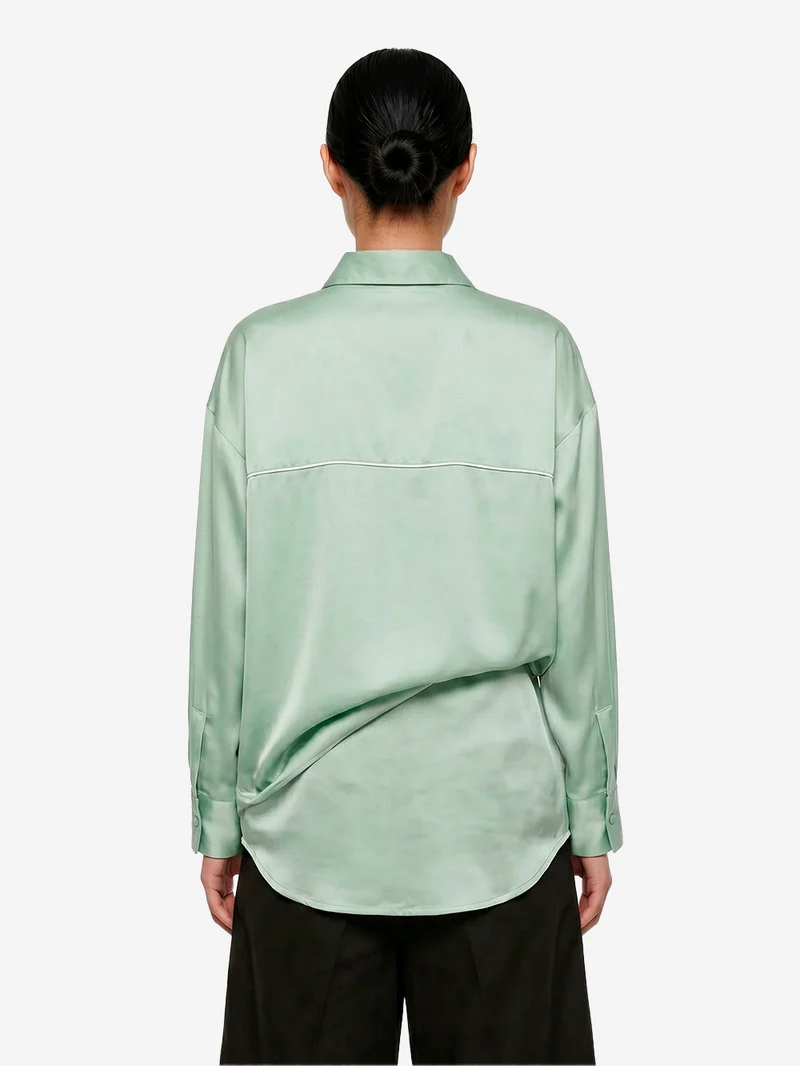 Camicia oversize satinata verde chiaro con piping