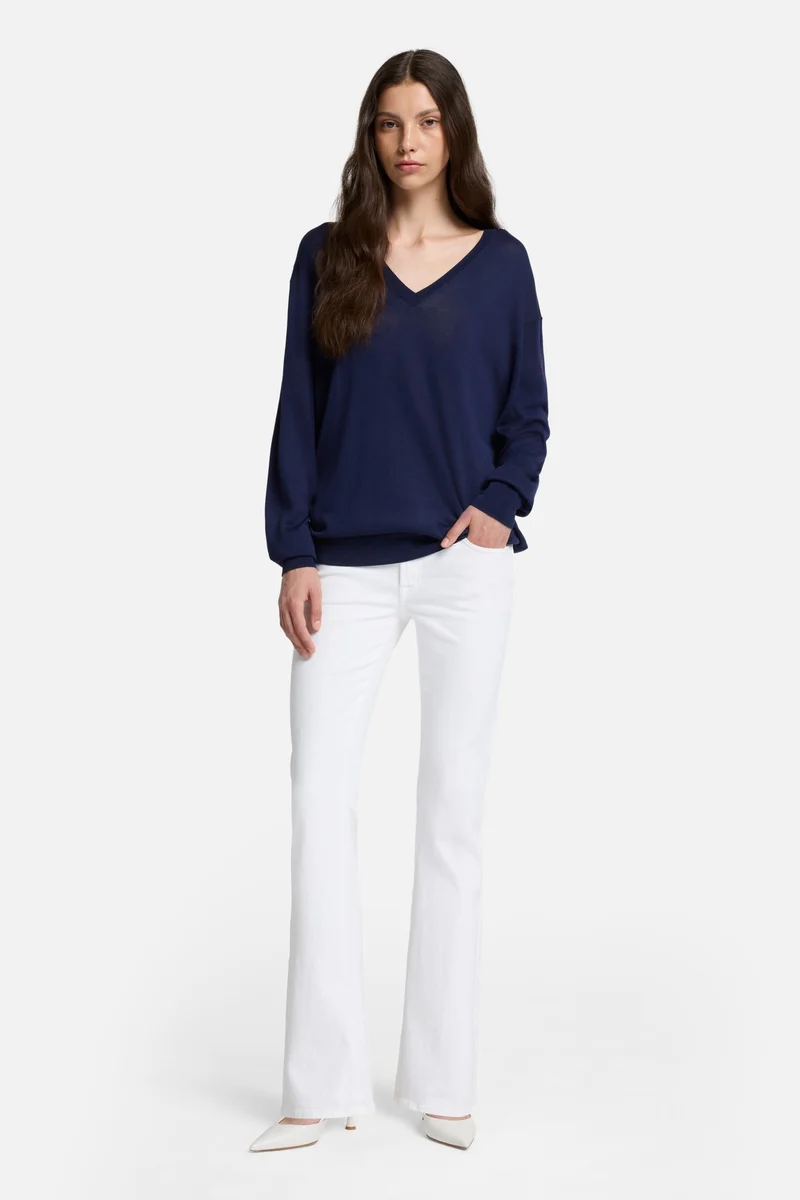 Silk Blend V-Neck Pullover in Navy