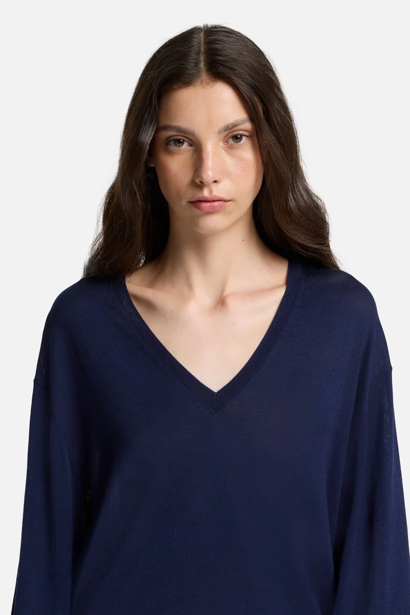 Silk Blend V-Neck Pullover in Navy